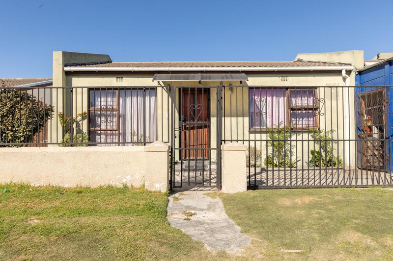 2 Bedroom Property for Sale in Palm Park Western Cape